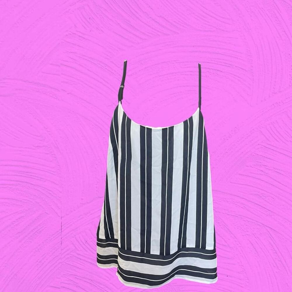 White and black vertical striped